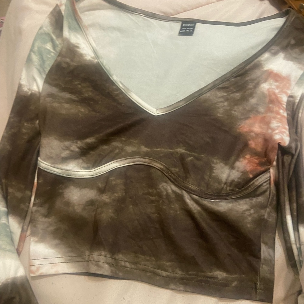 olive green long sleeve crop top